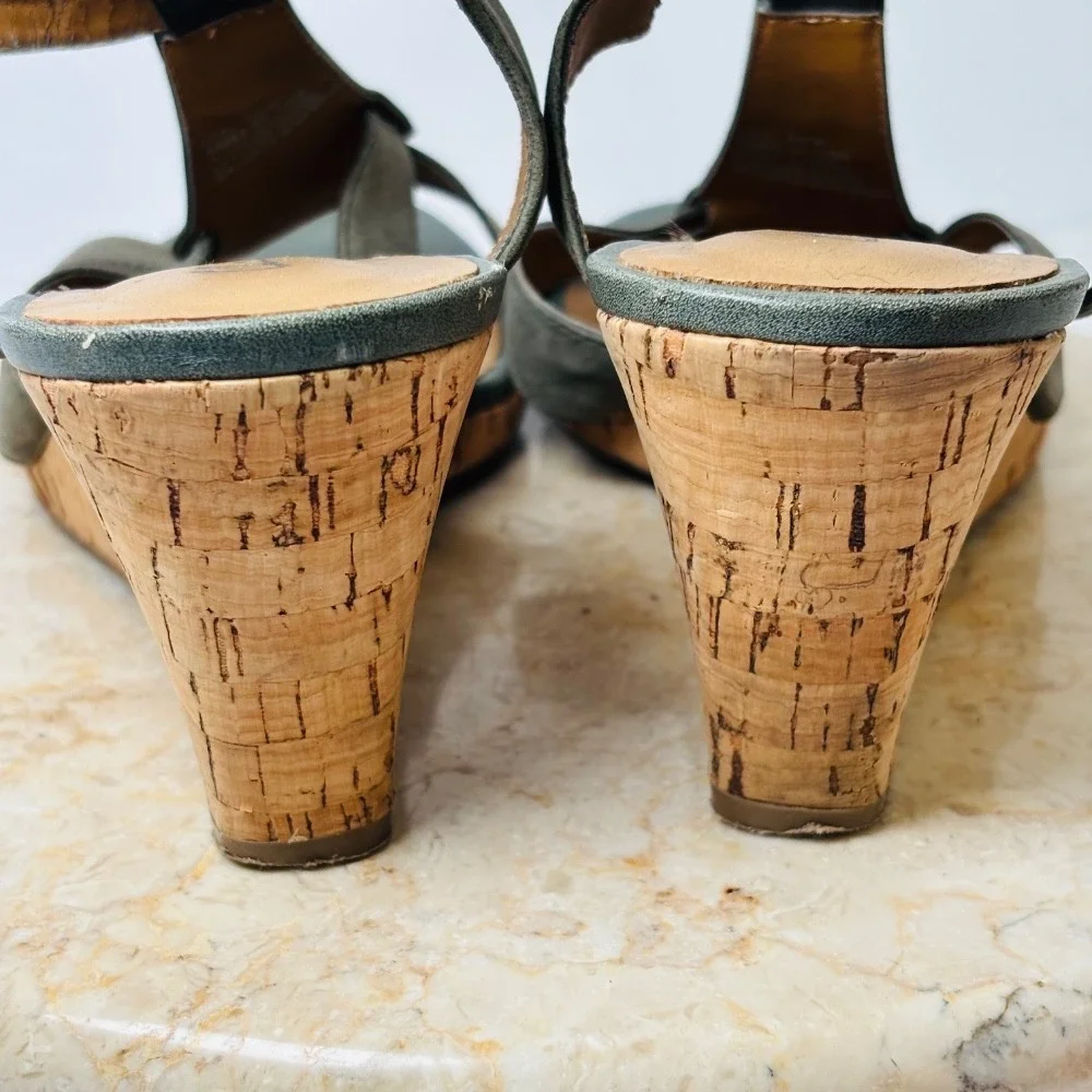 Clarks Women's‎ 9.5 Miami Beach Green Wedge Sandals Leather Embelished Cork